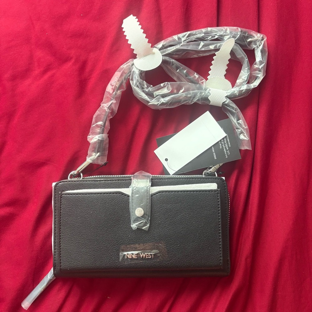 Nine West Black Crossbody Bag with Structured Design and Silver Hardware